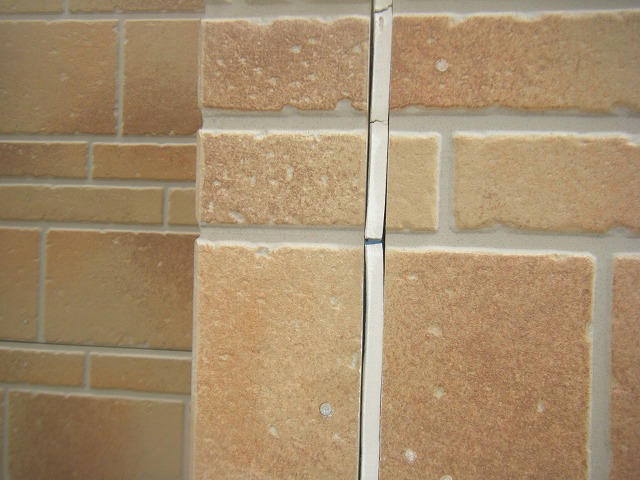 外壁シーリングの剥離